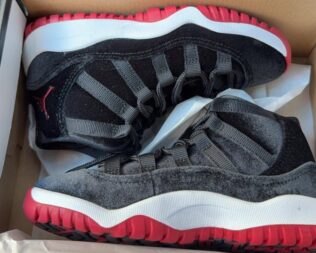 Air Jordan 11 WMNS Exclusive “Bred Velvet” (Pre-School)